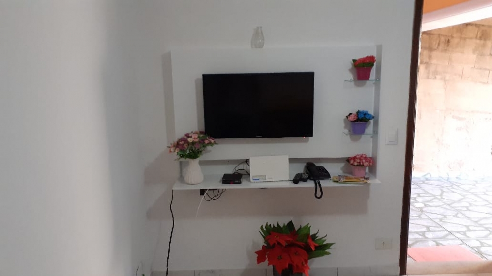 VENDO CASA COM PISCINA NO CENT